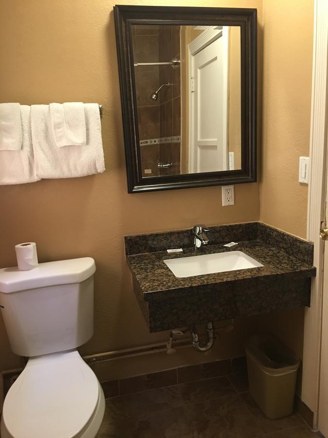 Budget Inn Lax-Лоундейл Екстериор снимка